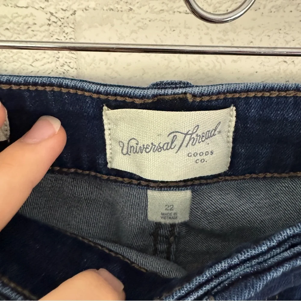 UNIVERSAL THREAD Women's Distressed Blue Denim Shorts - Picture 4 of 6